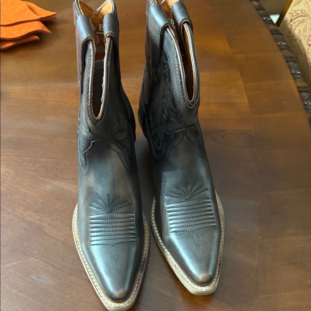 Women's Classic Black Leather Western Boots